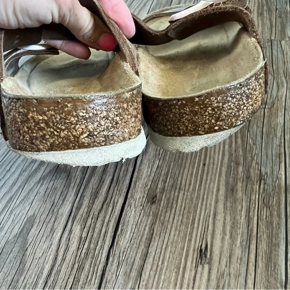N/A iconic sandal